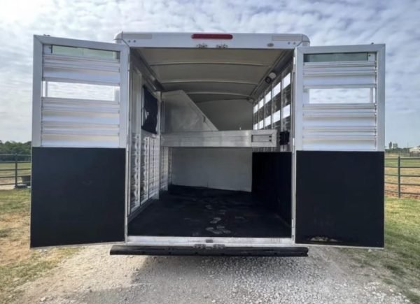 2013 model Cimarron 3 Horse Bumper Pull - Image 2