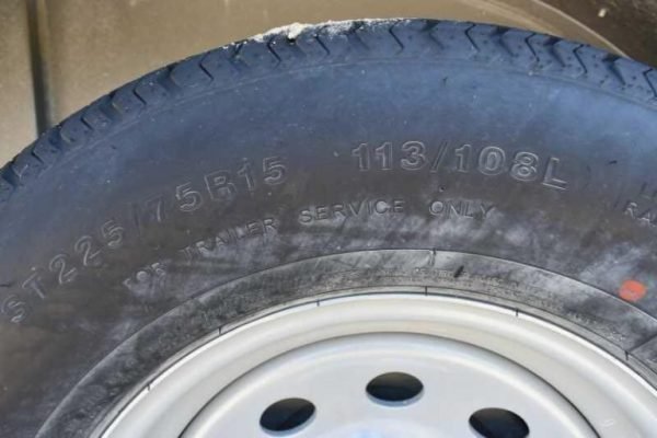 2017 CM 3HSLBP 3 Horse Trailer - Image 7