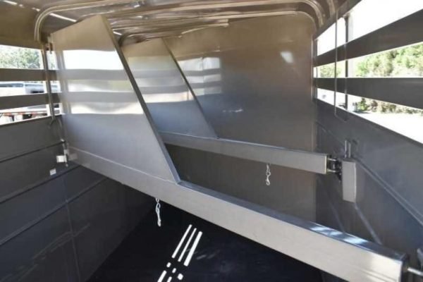 2017 CM 3HSLBP 3 Horse Trailer - Image 10