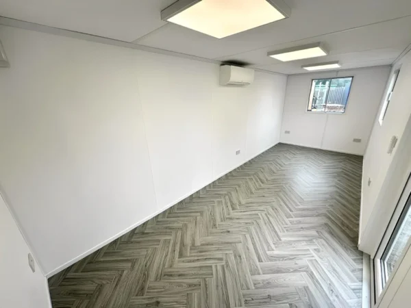 21ft x 8ft Custom Office Cabin – Refurbished Portable Building with A/C & Glazed Door - Image 5